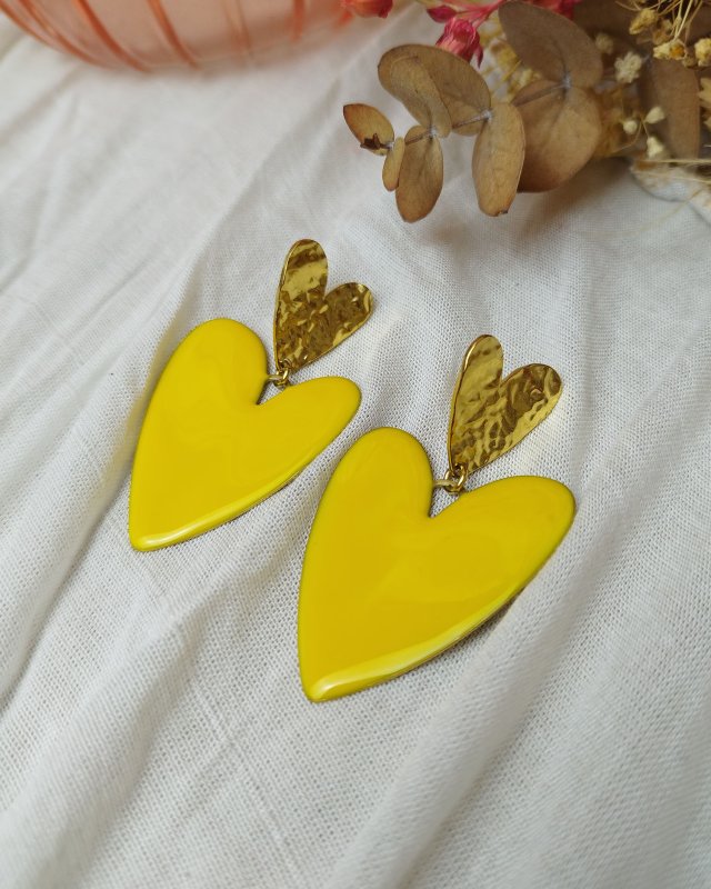 Boucles d'oreilles à coeurs jaunes et dorés