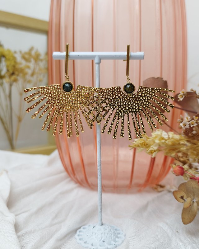 Boucles d'oreilles feuille de palmier doré avec une pierre