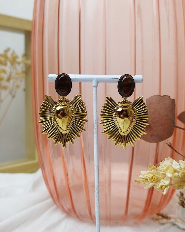 Boucles d'oreilles ex-voto doré avec une pierre marron