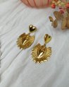 Boucles d'oreilles ex-voto doré avec un petit coeur