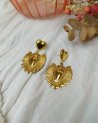 Boucles d'oreilles ex-voto doré avec un petit coeur