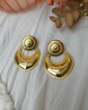 Boucles d'oreilles dorées à empiècement style antique
