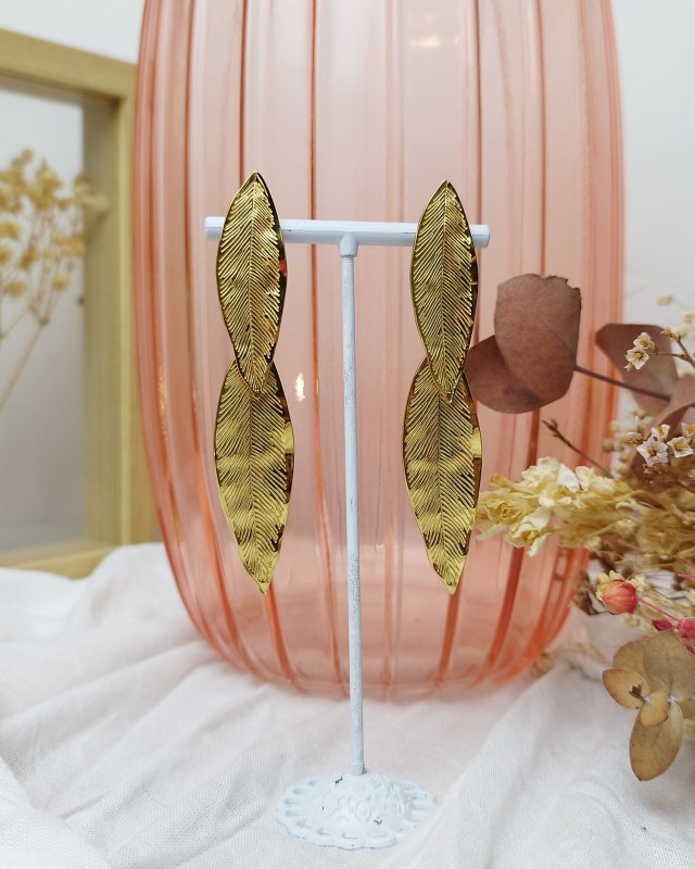 Longues boucles d'oreilles en feuilles dorées