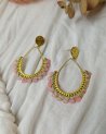 Boucles d'oreilles goutte dorée à perles roses