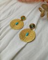 Boucles d'oreilles rondes en acier texturé et petite pierres turquoise