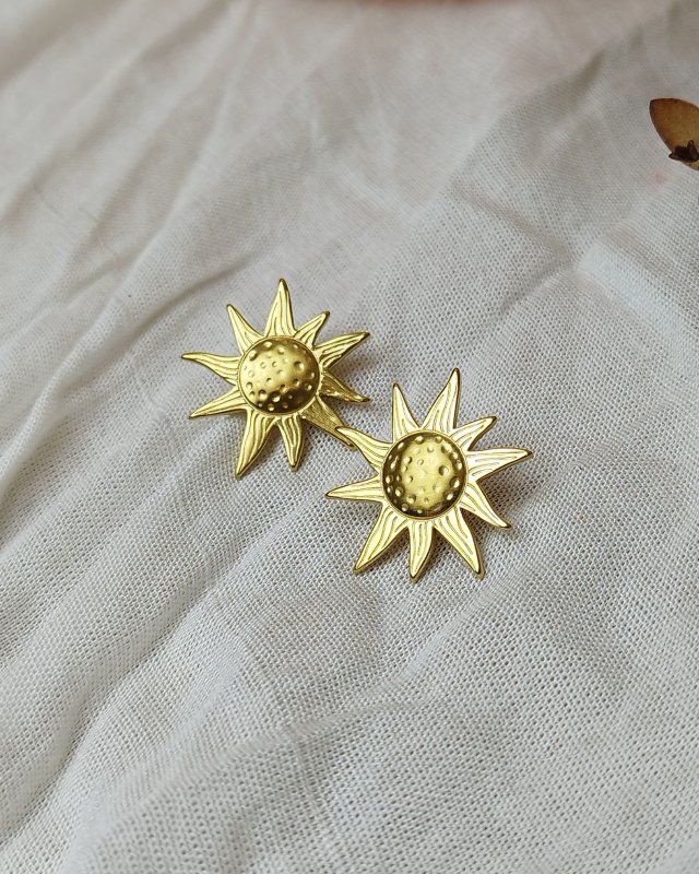Boucles d'oreilles petit soleil en acier doré