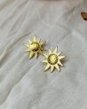 Boucles d'oreilles petit soleil en acier doré