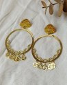 Boucles d'oreilles créoles avec des pampilles étoilées