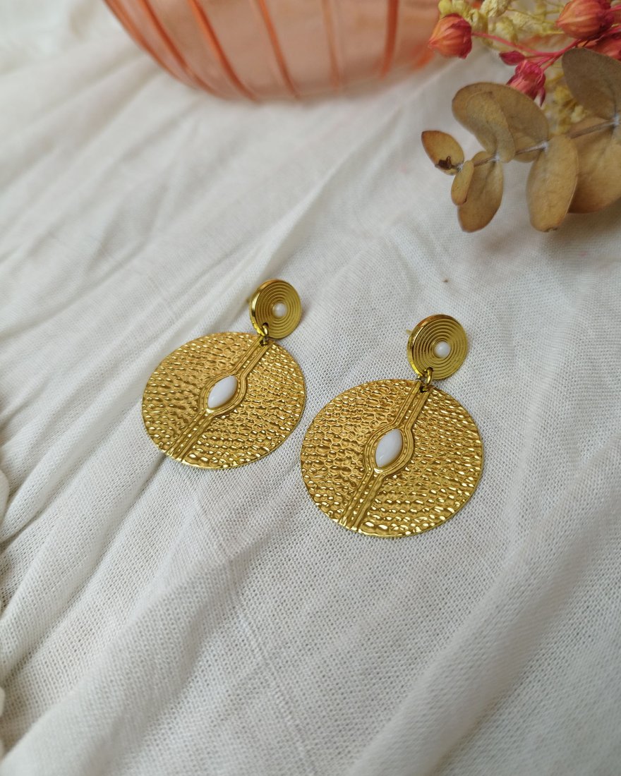 Boucles d'oreilles rondes en acier texturé et petites pierres blanches