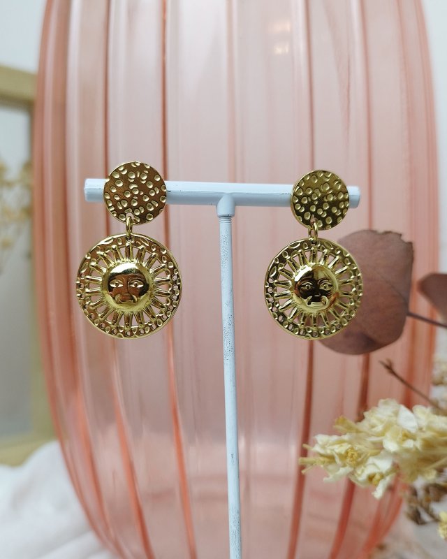 Boucles d'oreilles en acier doré avec un soleil rayonnant