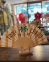 Éventail "Trop Chaud" avec un petit palmier