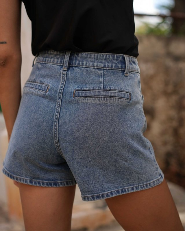 Short Serge en denim avec des poches plaquées à bijoux