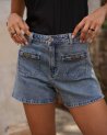 Short Serge en denim avec des poches plaquées à bijoux