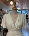 Robe longue ivoire à ceinture froncée