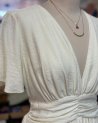 Robe longue ivoire à ceinture froncée