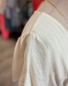 Robe longue ivoire à ceinture froncée