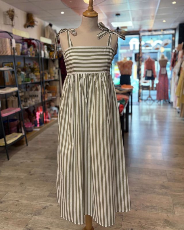 Robe à rayures kaki avec...