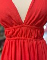 Longue robe fluide rouge avec un dos nu à nouer