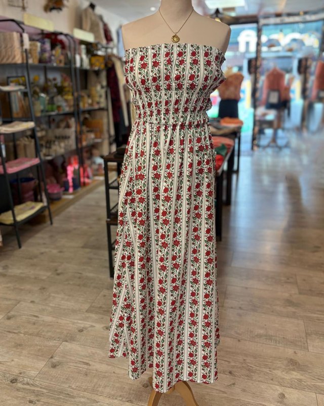 Robe bustier à motif fleuri...