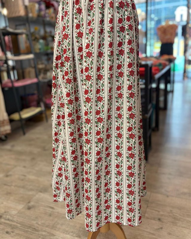 Robe bustier à motif fleuri rouge et vert