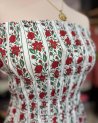 Robe bustier à motif fleuri rouge et vert