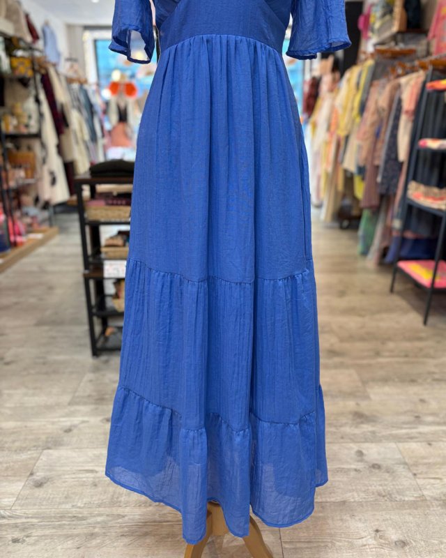 Longue robe bleu roi avec un joli dos nu à nouer