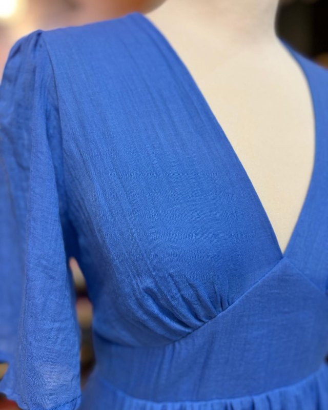Longue robe bleu roi avec un joli dos nu à nouer