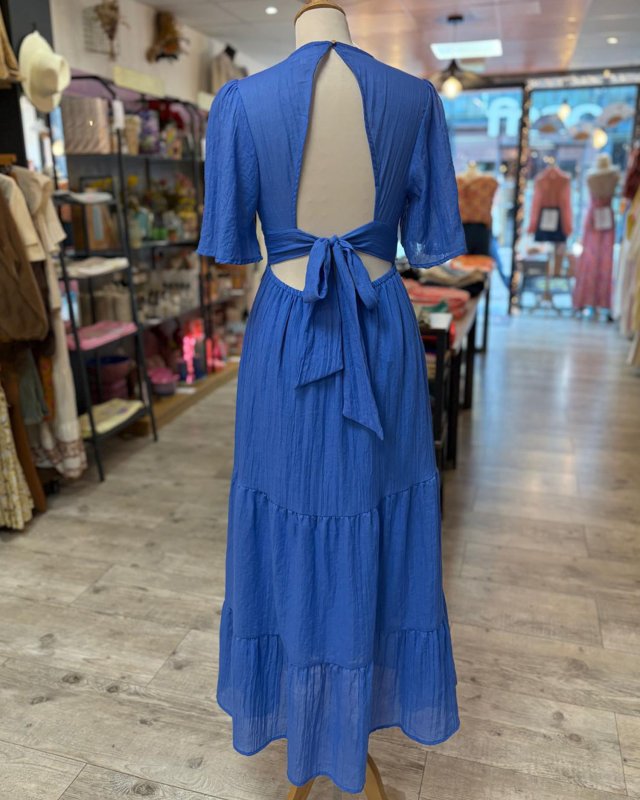 Longue robe bleu roi avec un joli dos nu à nouer