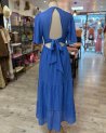 Longue robe bleu roi avec un joli dos nu à nouer