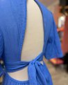 Longue robe bleu roi avec un joli dos nu à nouer