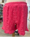 Short en éponge fuchsia à motif fleuri