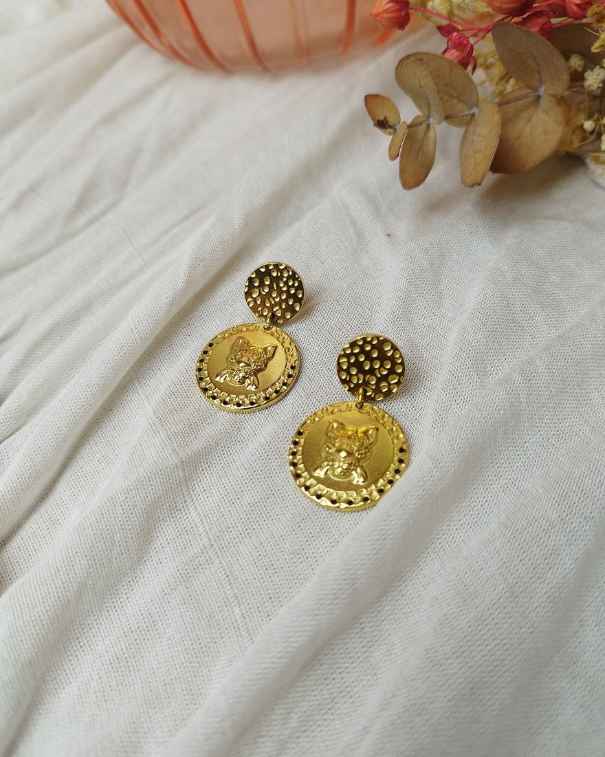 Boucles d'oreilles dorées à tête de tigre