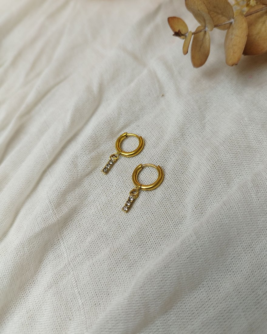 Mini créoles dorées à pendentif 3 strass