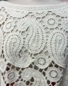 Pull écru en crochet à motif cachemire