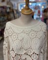 Pull écru en crochet à motif cachemire