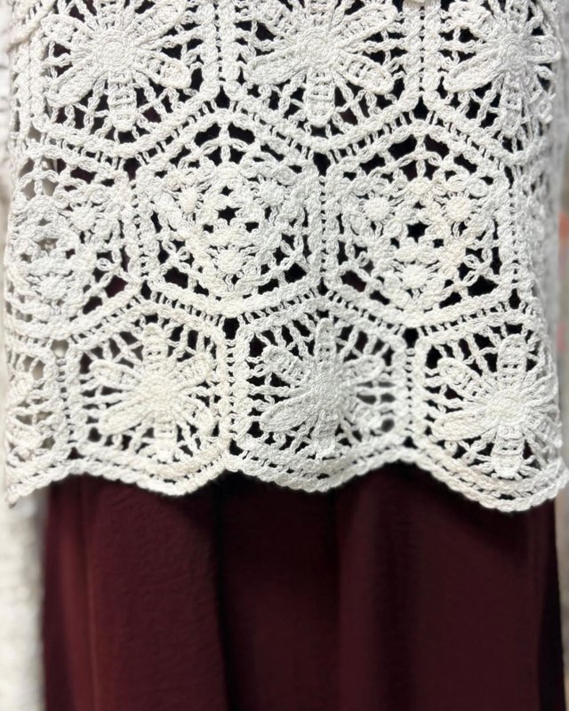 Pull court ajouré en crochet blanc