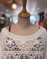 Pull court ajouré en crochet blanc