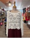 Pull court ajouré en crochet blanc