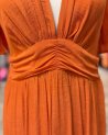 Longue robe orange à ceinture froncée