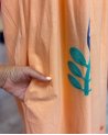 Longue robe ample pêche avec des broderies