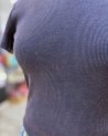 Tee shirt côtelé gris délavé avec un coeur doré