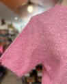 Petit pull en maille rose et strass blanc
