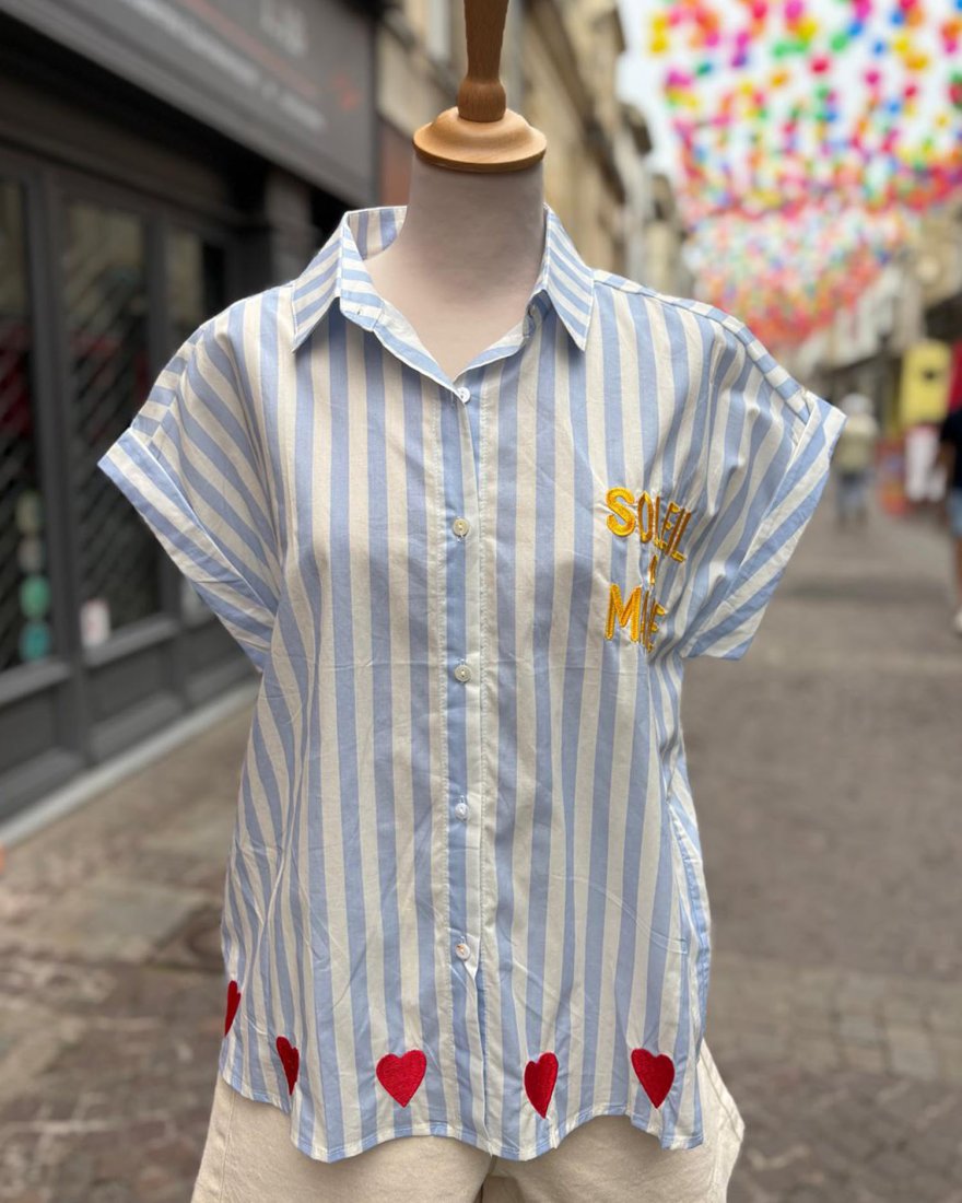 Chemisier rayé bleu ciel à broderie esprit summer