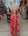 Longue robe en broderie anglaise rouge à motif fleuri rose