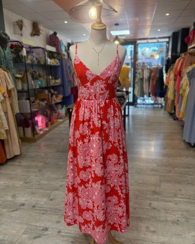 Longue robe en broderie...