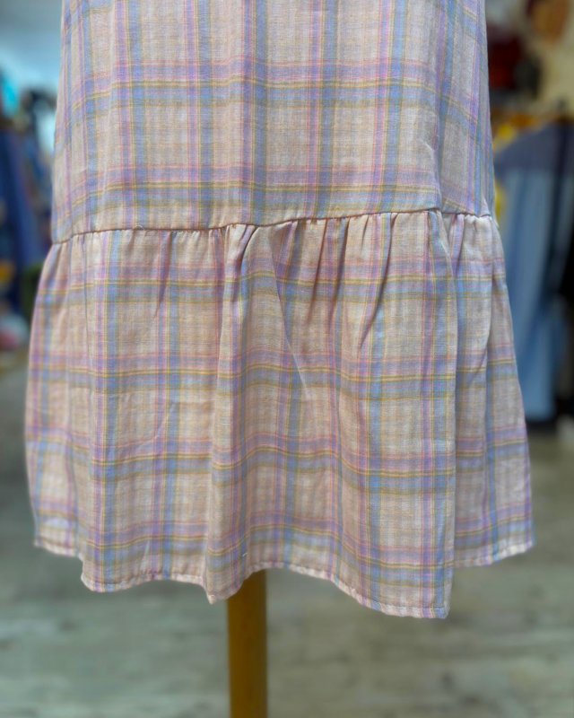 Robe courte à carreaux pastel et encolure américaine