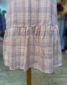 Robe courte à carreaux pastel et encolure américaine