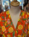 Longue robe orange à imprimé agrumes