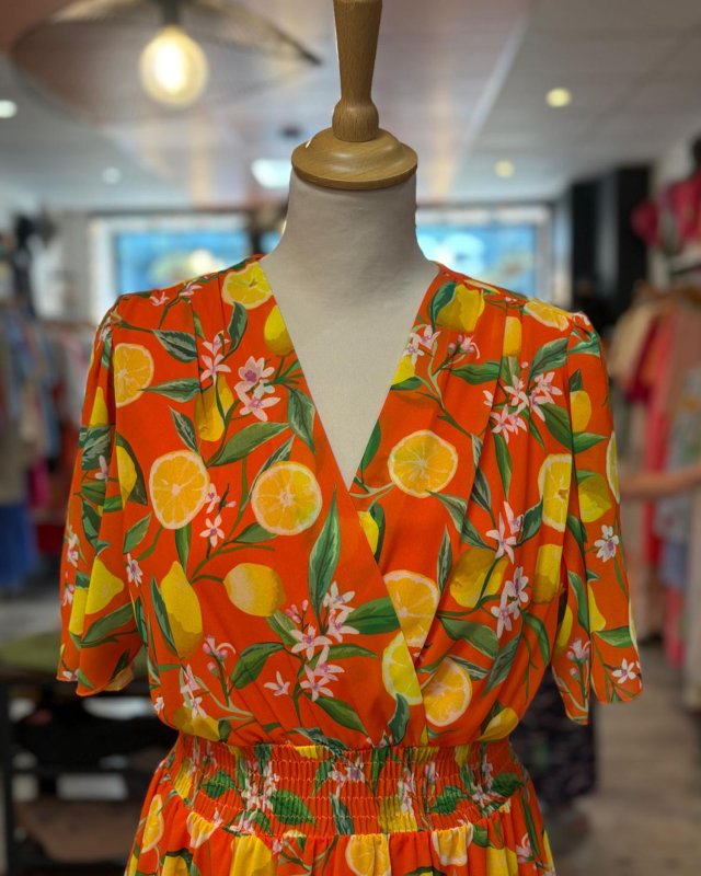 Longue robe orange à imprimé agrumes
