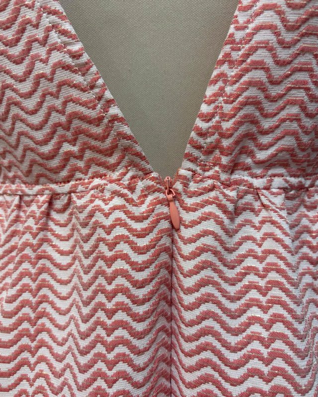 Robe patineuse à motif graphique blanc et rose